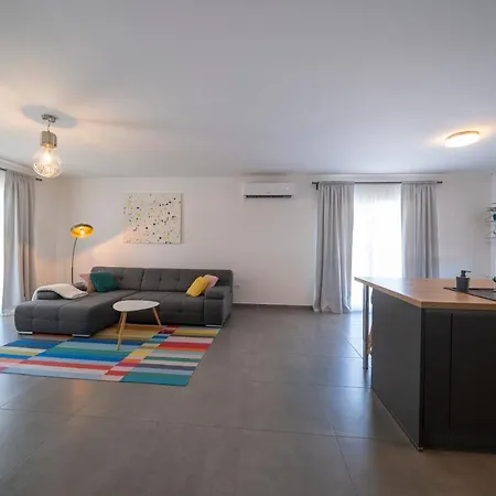 Dreams Villa *